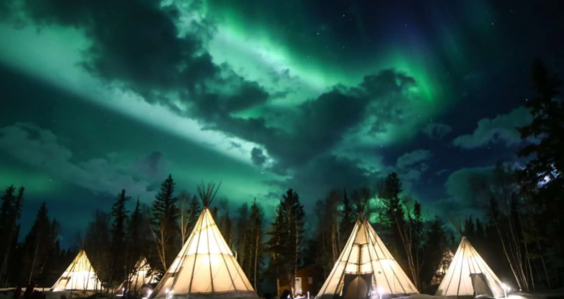 Yellow knife Northern Lights Guide by Jean-Christophe Bearez